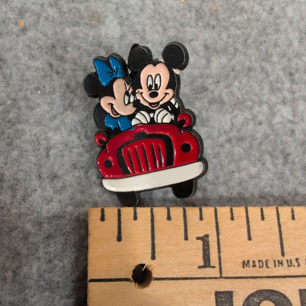 Disney‎ Mickey and Minnie Mouse Red Car Enamel Pin Accessory - Picture 2 of 3